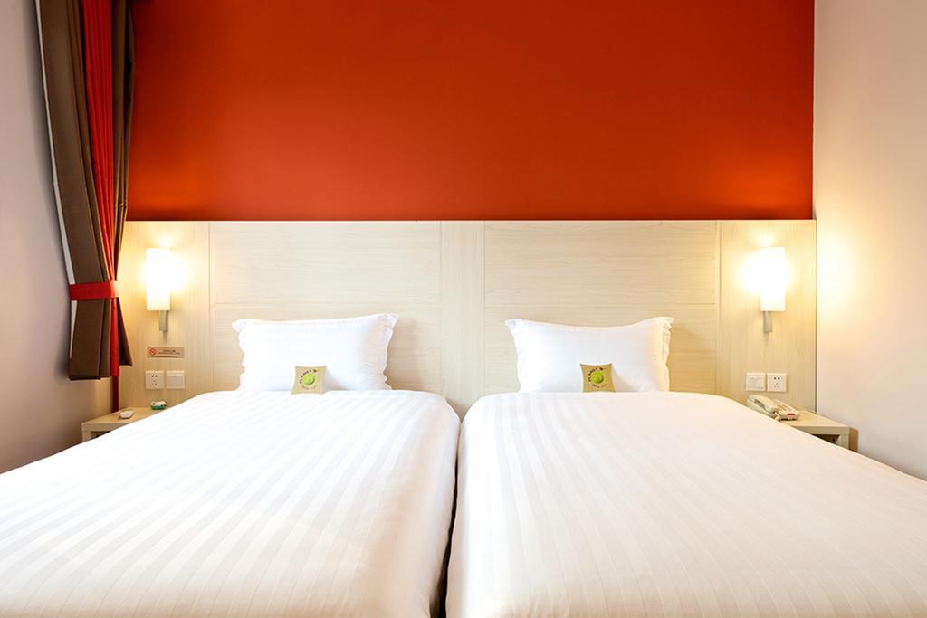 Ibis Leshan City Center Room photo