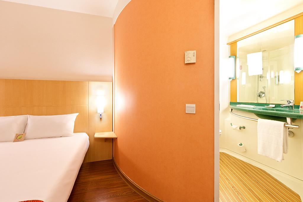 Ibis Leshan City Center Exterior photo