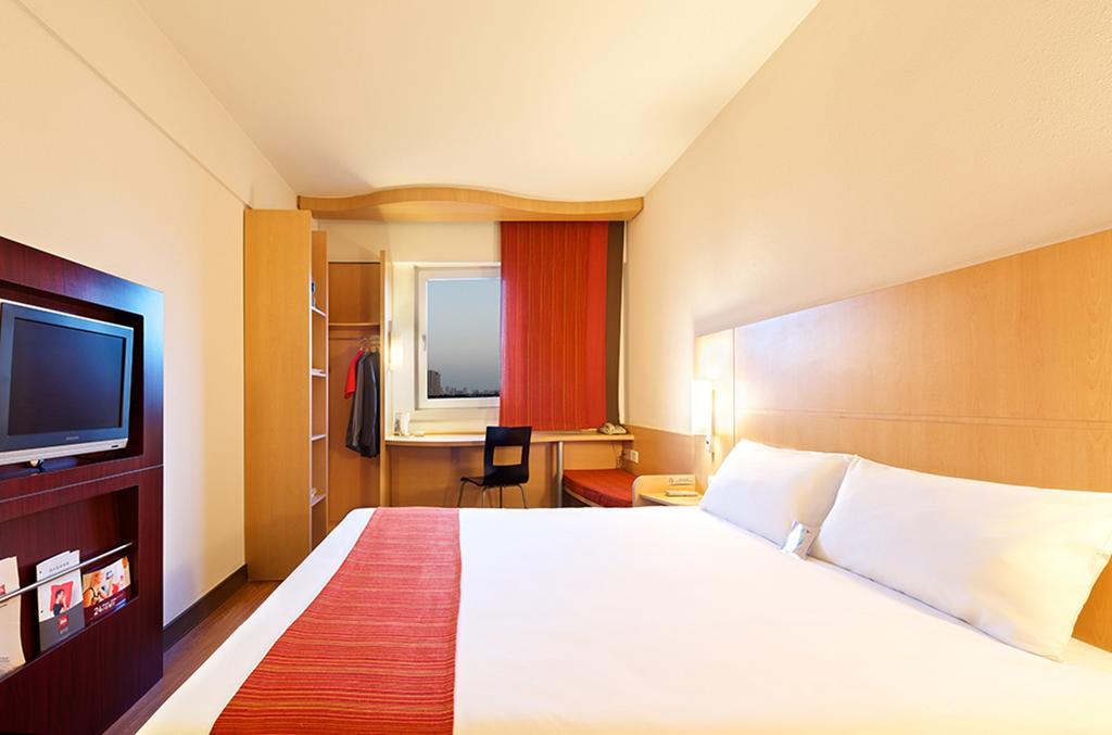 Ibis Leshan City Center Exterior photo
