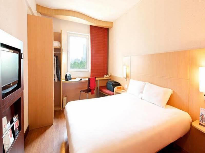 Ibis Leshan City Center Exterior photo